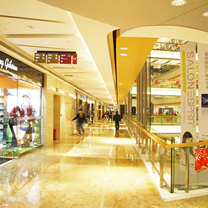 HOLIDAY PLAZA8